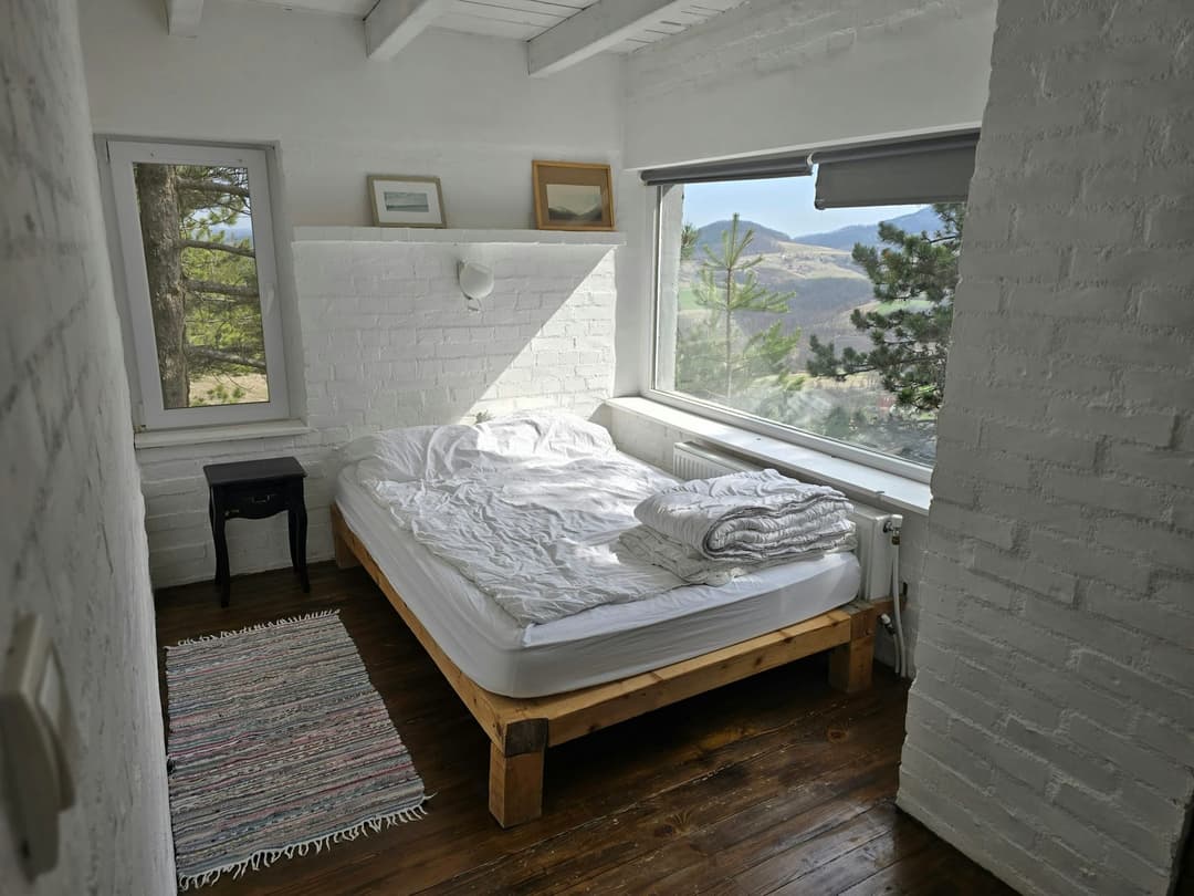 Valley View Room